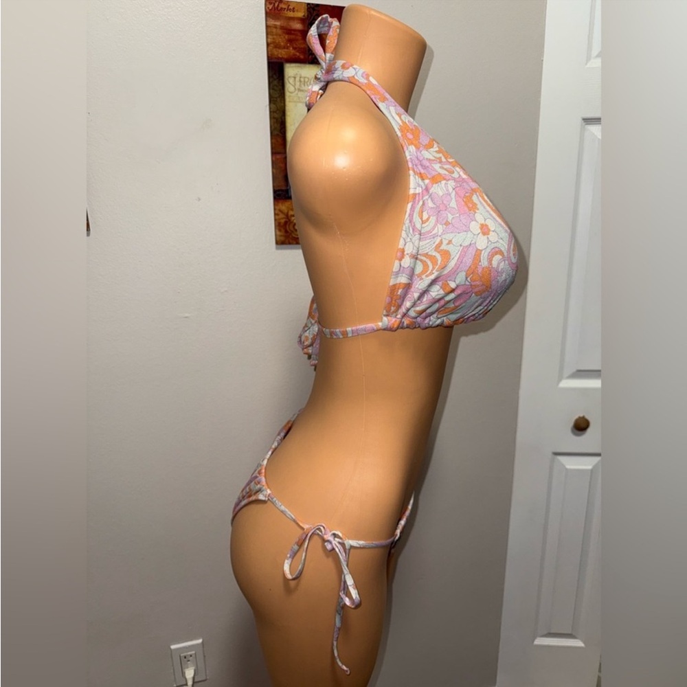SOLD-Hollister bikini 2 piece size top XL, bottom M in excellent condition - Picture 4 of 9